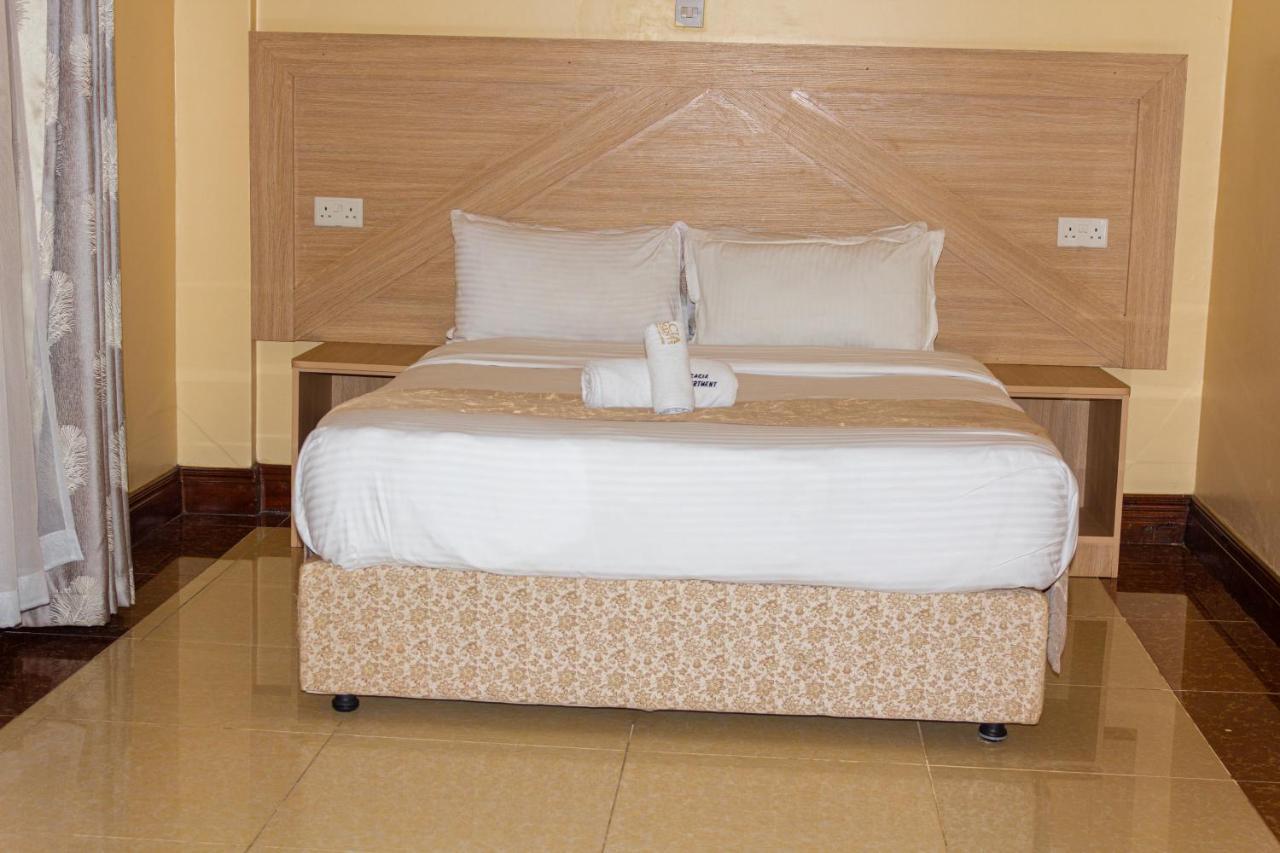 Acacia Luxurious *