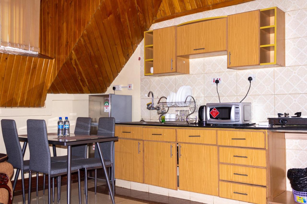 Acacia Luxurious